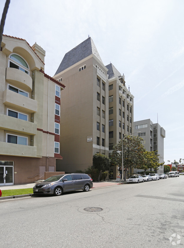 Building Photo - Gramercy Wilshire