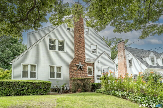 Building Photo - 300 Hubbard Ave