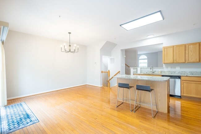 Building Photo - Lovely 3 BR/2.5 BA Townhome in Woodstock!