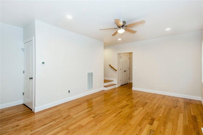 Building Photo - 5 Midland Pl