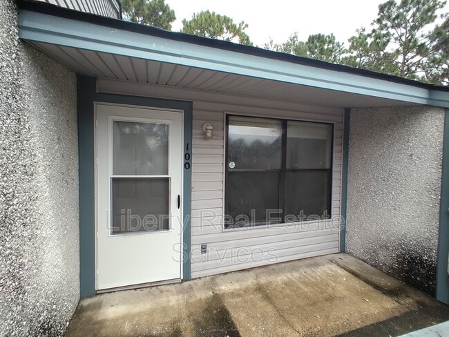 Building Photo - 910 Brett Dr