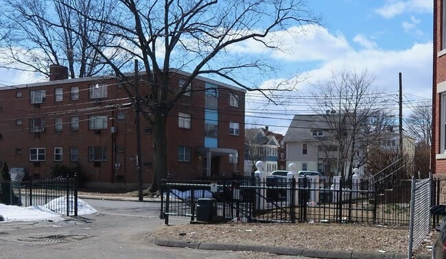 Building Photo - 90 Chadwick Ave