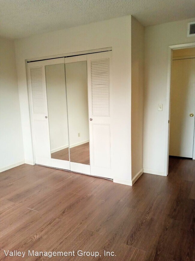 Building Photo - 2 br, 1 bath House - 831 Gilchrist Walkway #4