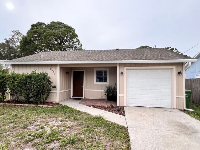 Building Photo - Adorable 2/2 with garage - Fenced back yar...