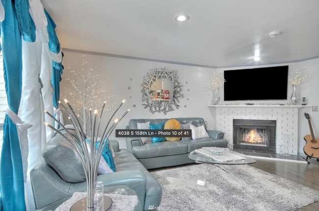 Foto del edificio - 4038 S 158th Ln