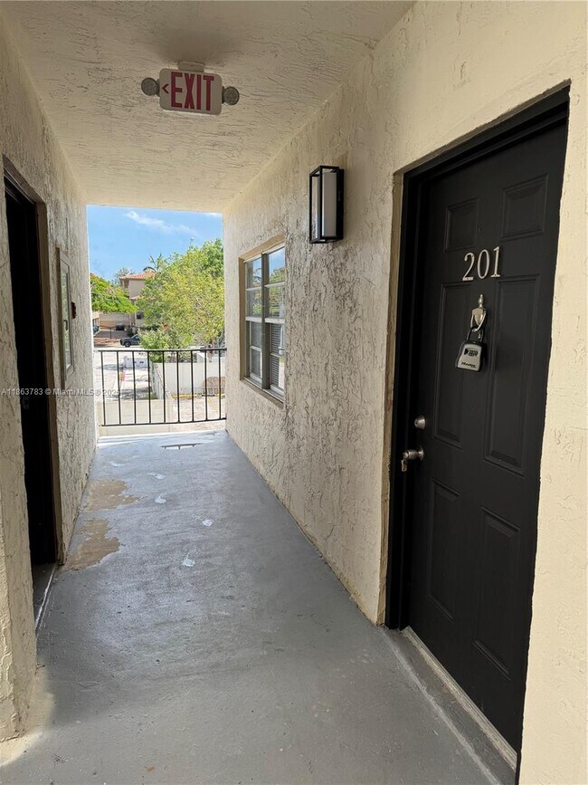 Building Photo - 3300 S Dixie Hwy
