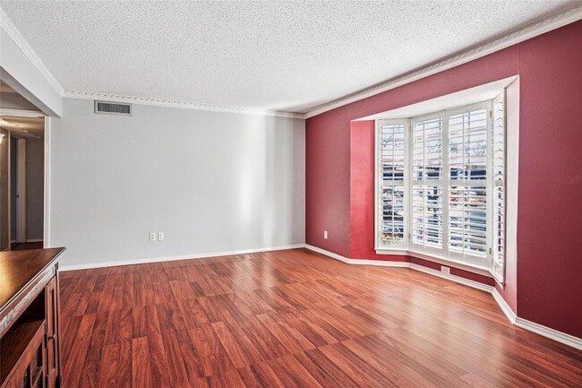 Building Photo - 6037 Sandhurst Ln