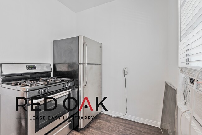 Building Photo - 417 1/2 W Los Feliz Rd -22