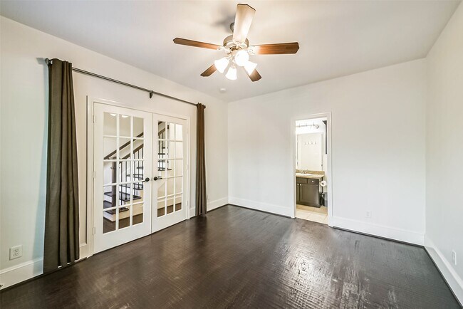 Foto del edificio - 1049 W 22nd St