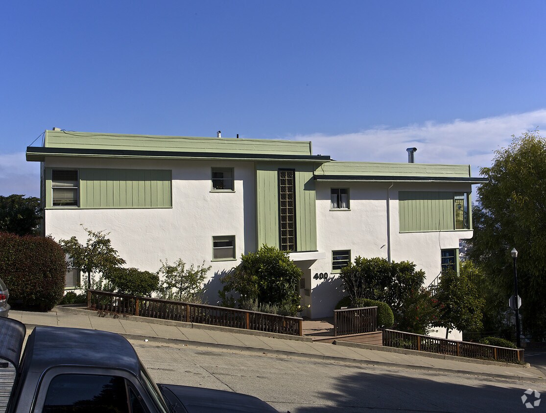 Building Photo - 400 Liberty St