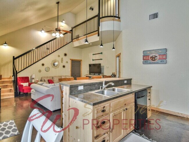Foto del edificio - Modern 2 Bedroom, 2 Bath Multiplex Unit | Water + WiFi Included