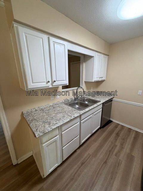 Foto del edificio - 9406 Dunwoody Dr