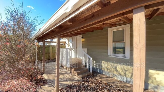 Foto del edificio - 1219 Azel Ave