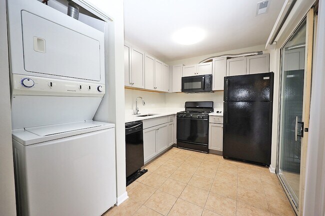 Building Photo - 8 Gant Cir