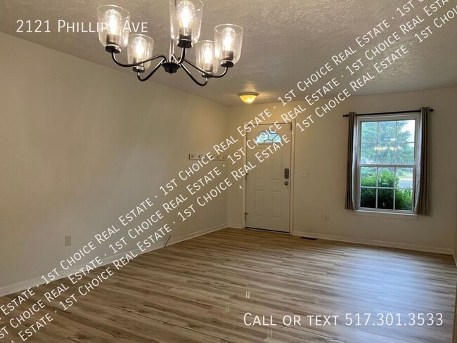 Building Photo - 2121 Phillips Ave