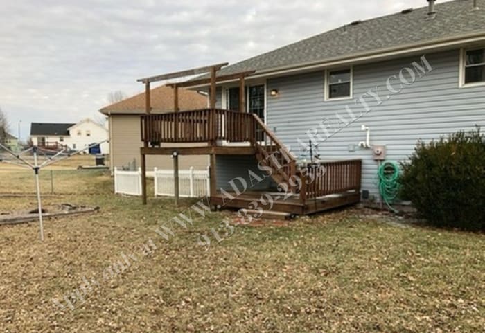 Primary Photo - Nice 3 Bed 2 Bath Duplex in KCMO-Available...