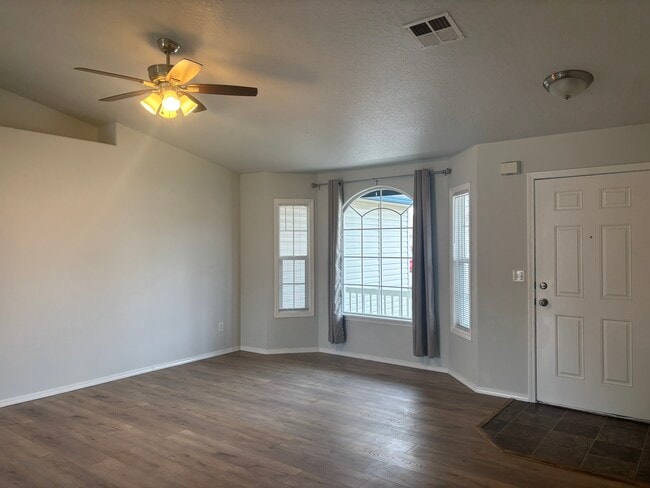 Foto del edificio - 339 E Bay Owl Dr