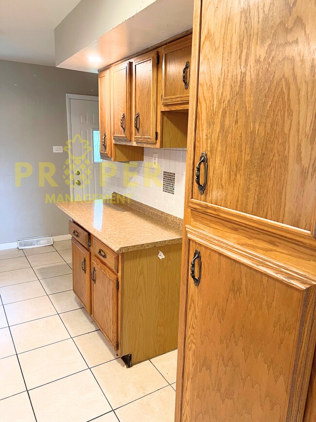 Foto del edificio - 3 bedrooms 1 bathroom house for rent