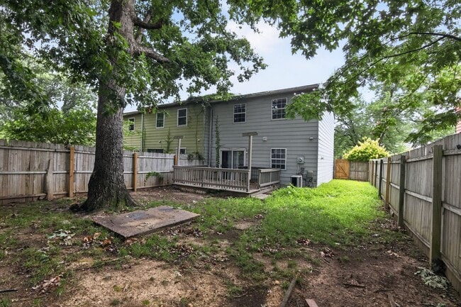 Building Photo - Available 3 Bedroom 1.5 bath Townhouse in Fredericksburg, Stafford County