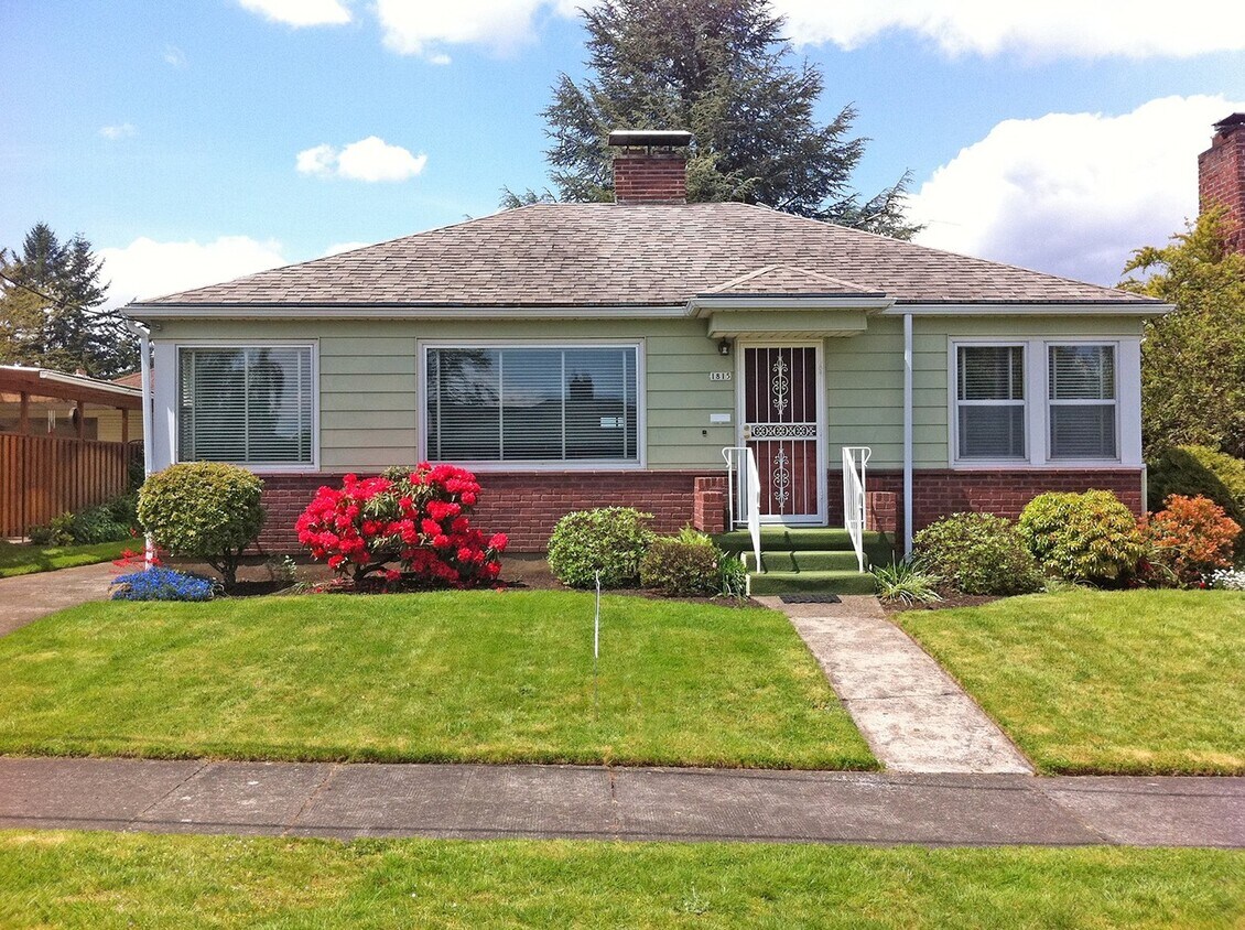 Primary Photo - Adorable Rose City Golf Course 2 Bedroom M...