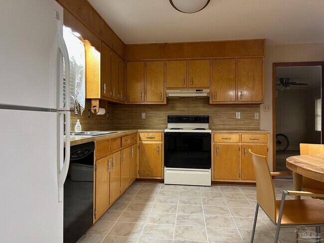Foto del edificio - 4560 Woodbine Rd