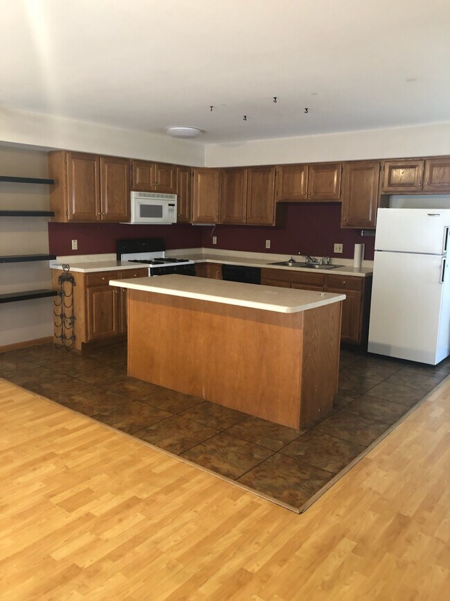 9636 5th St, Highland, IN 46322 Townhome Rentals in Highland IN