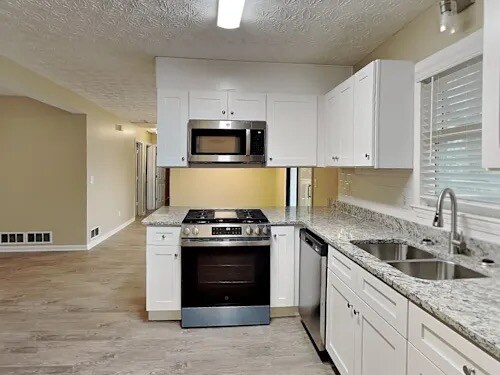 Foto del edificio - 256 Palms Ln SW