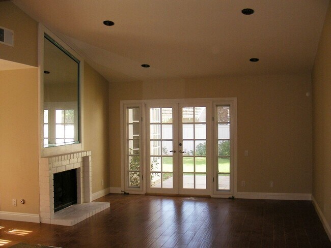 Building Photo - Irvine Home with Large Yard!