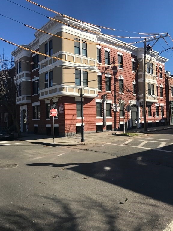 21 5th St Unit 4, Chelsea, MA 02150 Room for Rent in Chelsea, MA