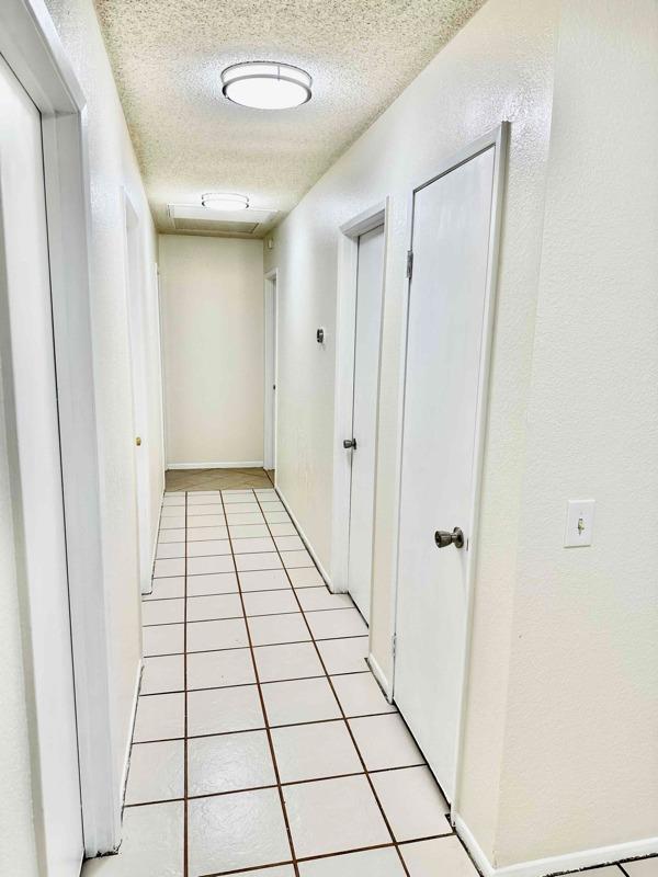 Foto del edificio - Muir Ave.