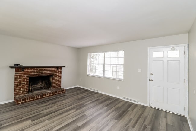 Building Photo - 1061 Albany Terrace