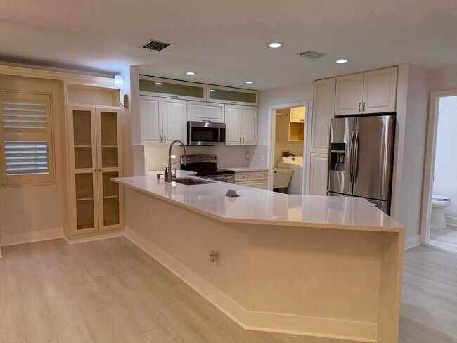 Foto del edificio - 1343 Lake Breeze Dr