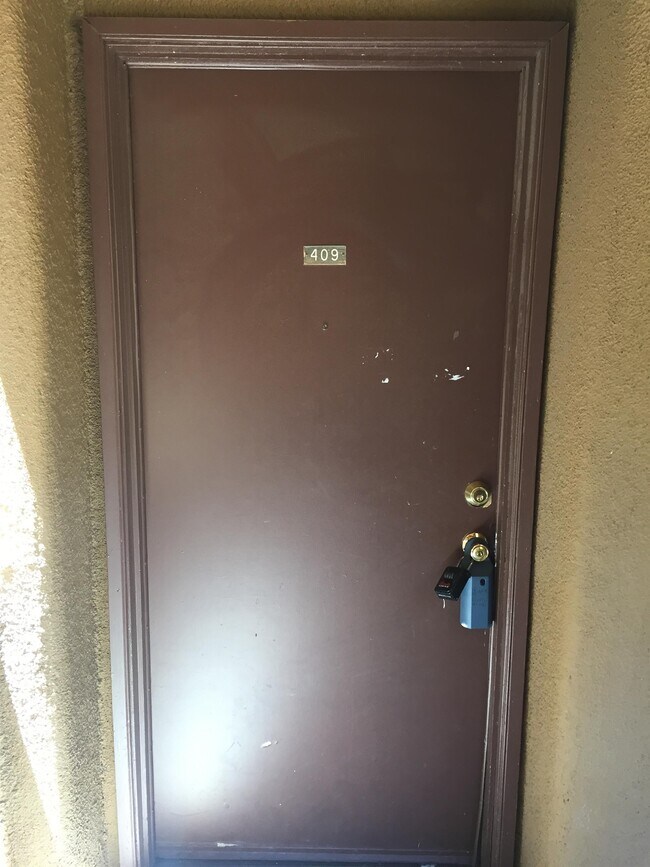 Building Photo - 1810 E Blacklidge Dr