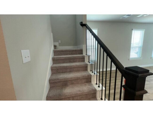 Building Photo - Beautiful Brand New Townhome off Randol Mi...
