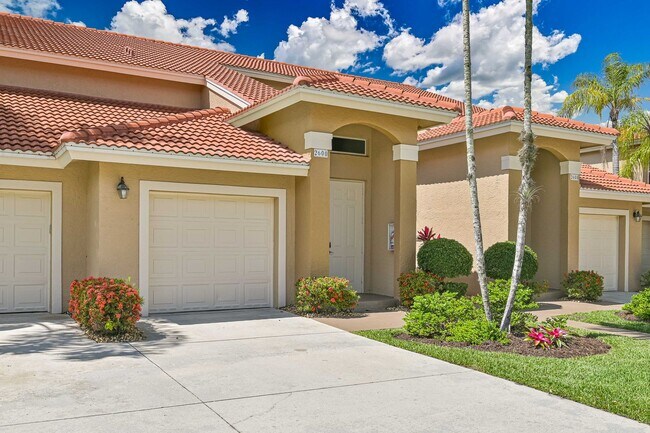 Building Photo - NOW AVAILABLE - Gorgeous Condo in Huntington Lakes!