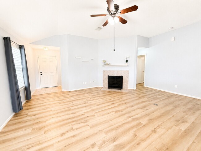 Foto del edificio - 15842 Little Miss Creek Dr