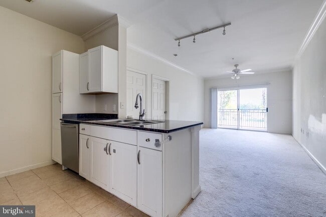 Building Photo - 12925 Centre Park Cir