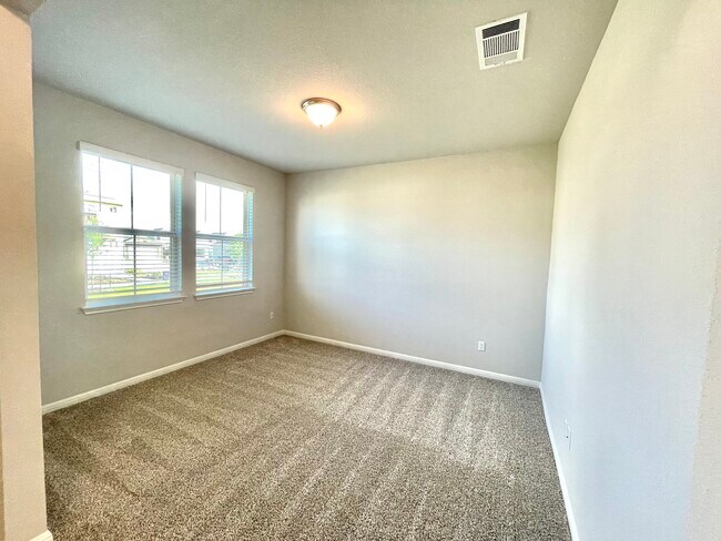 Building Photo - 2040 Arendale Dr