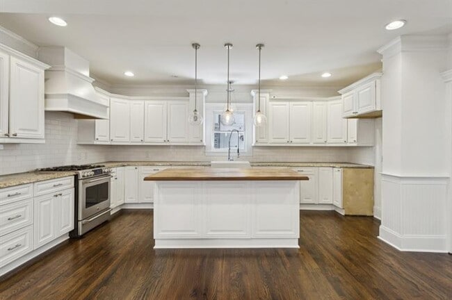 Building Photo - 546 Highland Ave NE