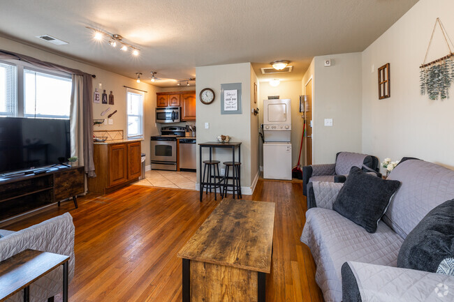 1HAB, 1BA - 550 ft² - Sala de estar - Westport Manor Apartments