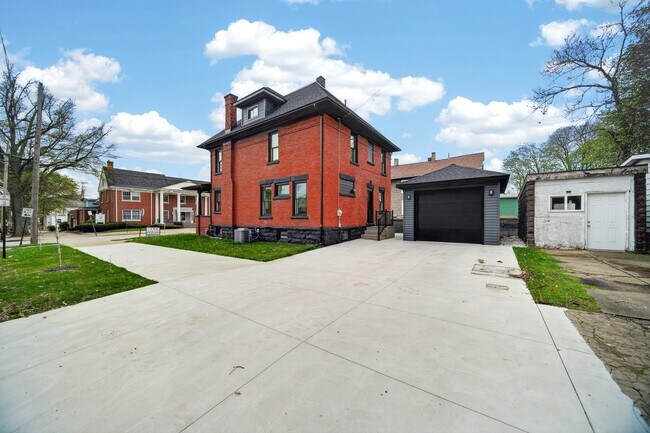 Foto del edificio - 729 W 9th St