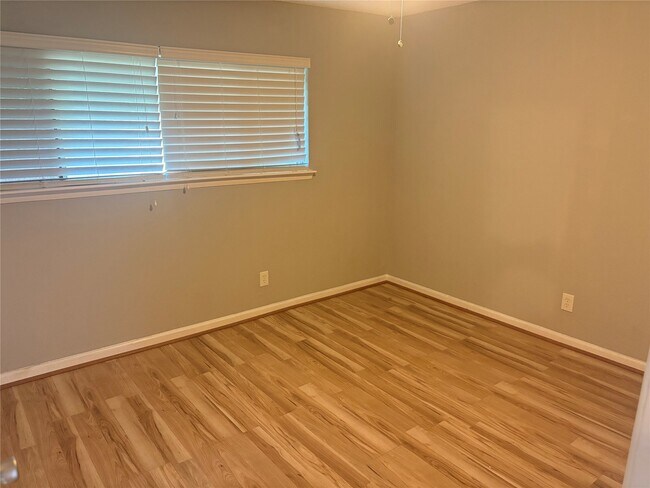 Foto del edificio - 5628 Birchmont Dr