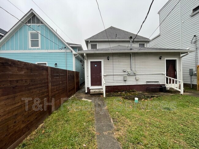Building Photo - 2116 Woodlawn Ave