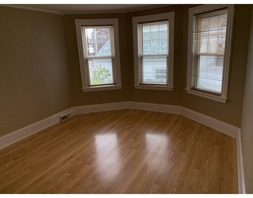 Foto del edificio - 8 Douglas Ave