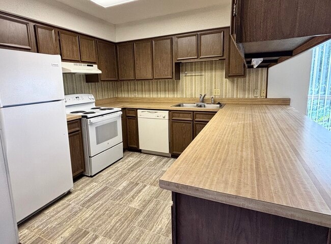 Building Photo - 337 Lewis St