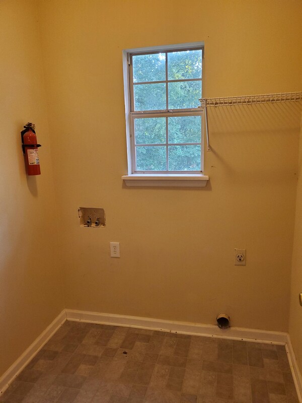 Building Photo - 105 Bracken Trail Cir