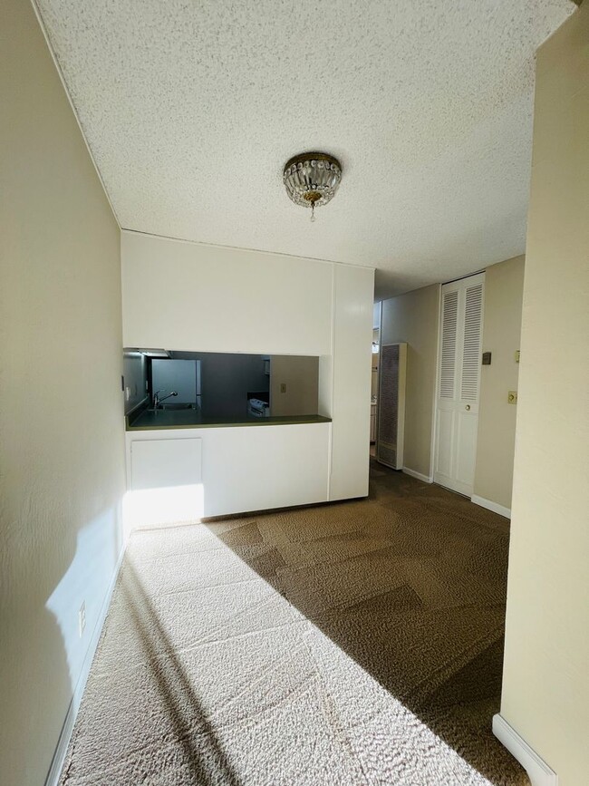 Foto del edificio - 1 bedroom upstairs unit in Walnut Park