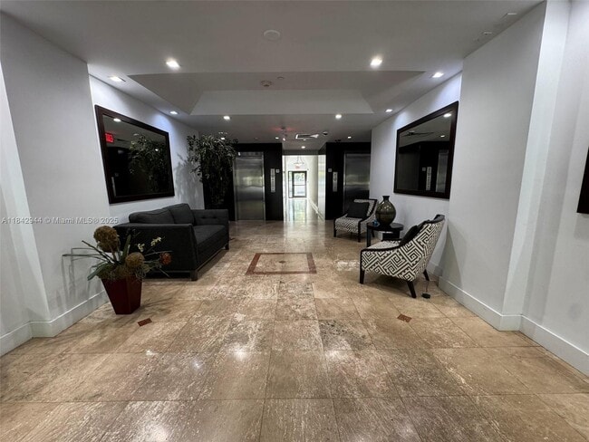 Building Photo - 2715 Tigertail Ave