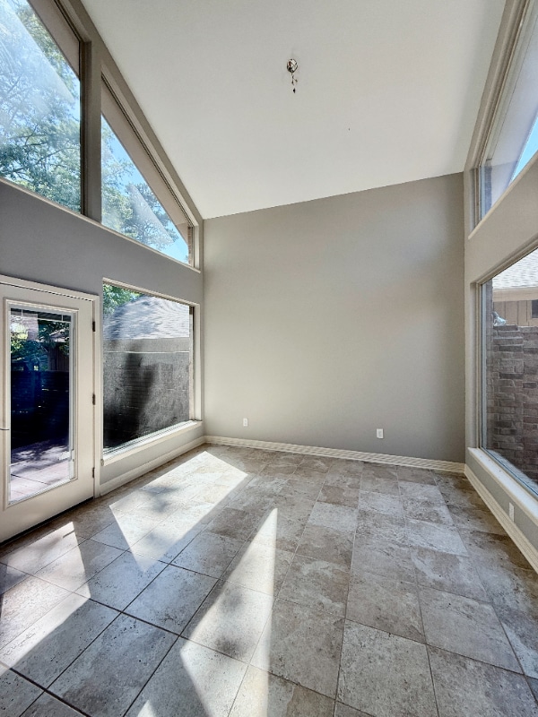 Building Photo - 1006 Augusta Dr
