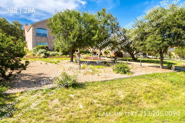 Building Photo - 723 Sendera St